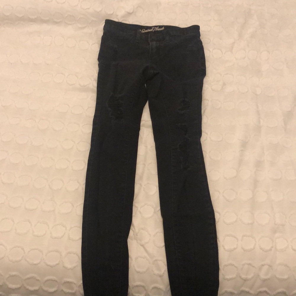 Black ripped skinny jeans